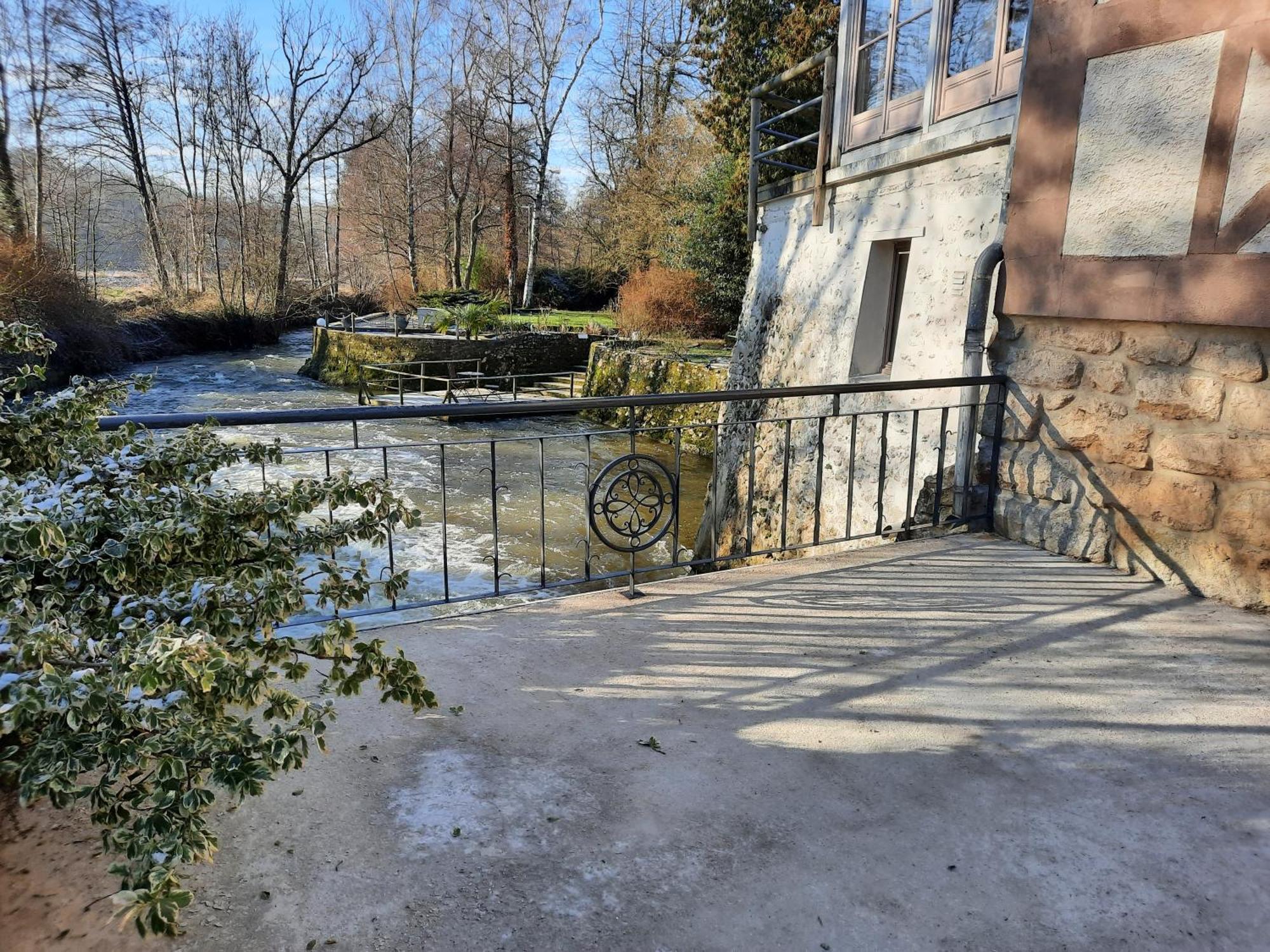 Charme Au Fil De L'Eau Hotel Vendieres Exterior foto
